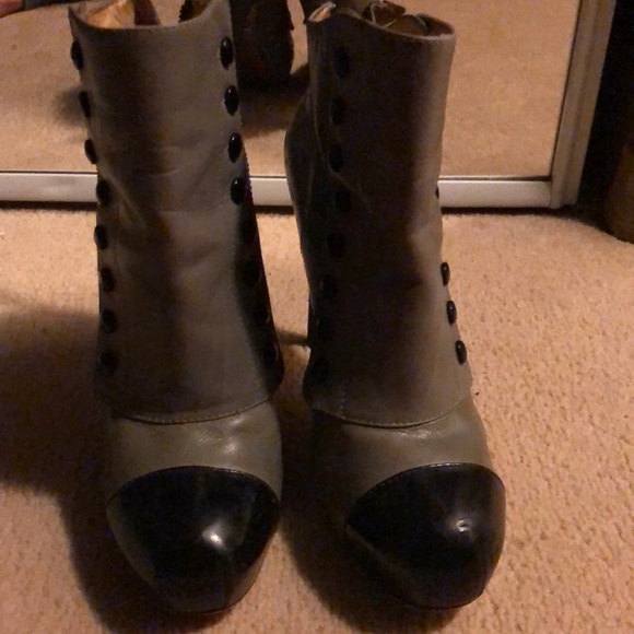 Gwen Sefani's LAMB booties 4.5" heels - Picture 6 of 6